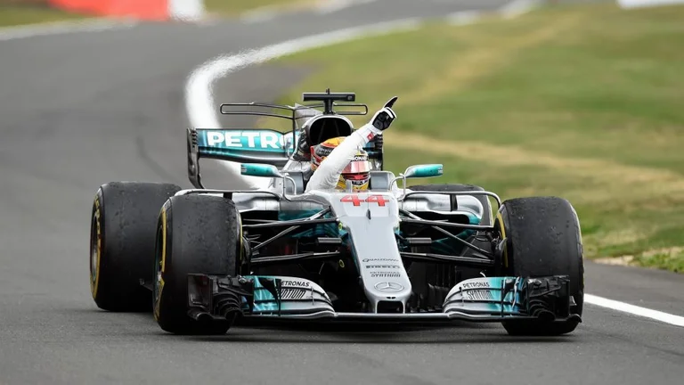 Hamilton non conosce avversari in Belgio prima due vittorie fuori dal record di Schumacher.
