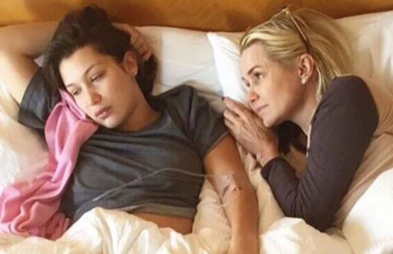 Soffriamo ogni giorno: Bella Hadid parla della malattia che lei e la sua famiglia soffrono