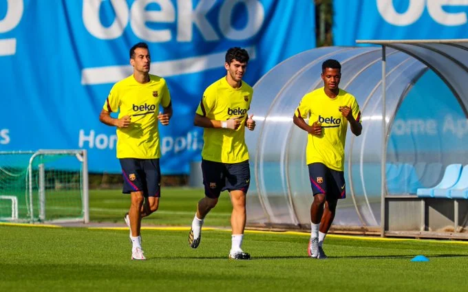 Barcelona beginnt Übungen ohne 17 Fußballer