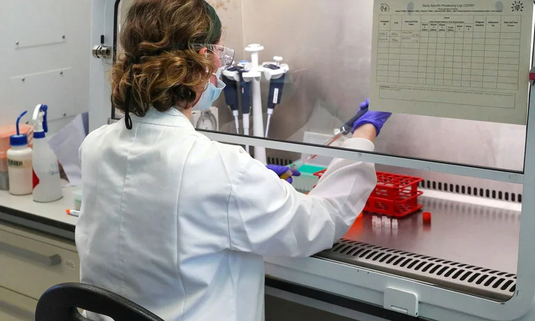 Los científicos dicen que precipitar la vacuna puede empeorar la pandemia