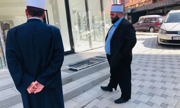 Hoxha engage le couple après 17 ans de séparation