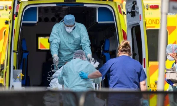 Britania shënon 128 viktima të koronavirusit për 24 orë