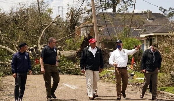 They were destroyed by “Laura”, Trump in Louisiana and Texas to see the hurricane damage