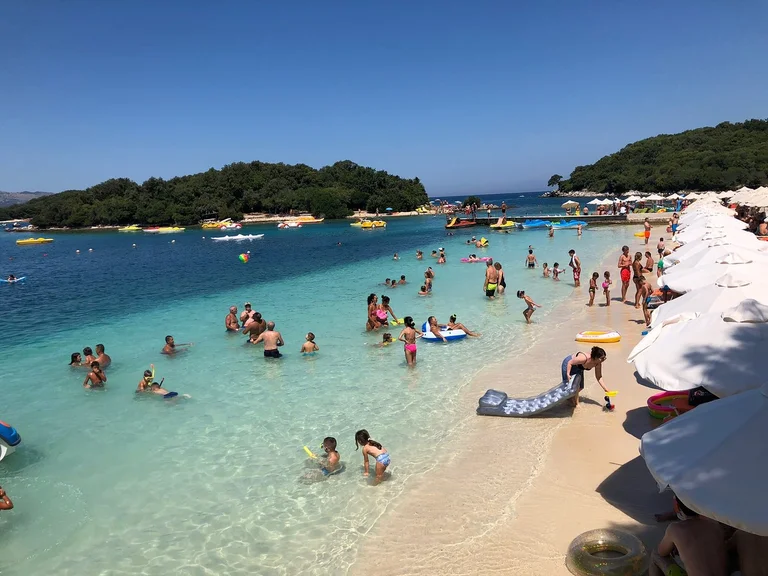 Serbs satisfied with Albanian coast
