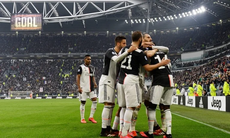Solo due giocatori fuori dai confini completi.