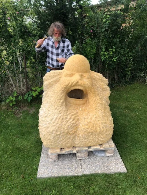 Bac, done! Kosovar completes Adam Yasar giant sculpture in Vienna