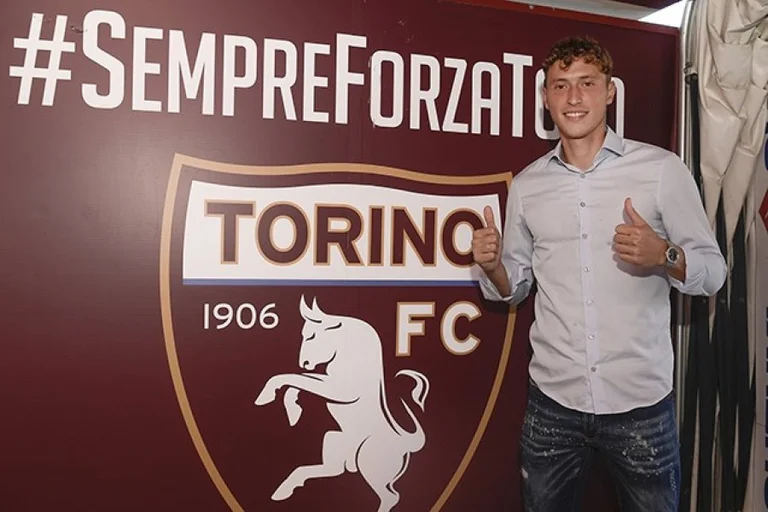 Mërgim Vojvoda prezantohet te Torino në Serie A: Kosova me tjetër lojtar te gjigantët evropianë
