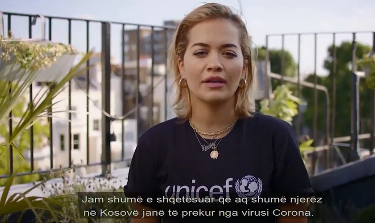 Rita Ora e shqetësuar nga rastet e shumta me Covid-19 në Kosovë, ka një mesazh për qytetarët