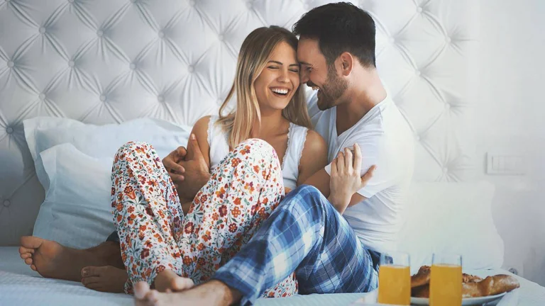 Ekspertja e seksit: Lejoni burrat të shikojnë pornografi, vetëm kështu nuk do iu tradhtojnë