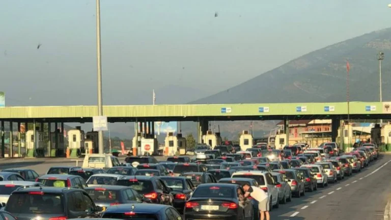 Vetëm sot, 4 mijë kosovarë kanë hyrë në Shqipëri