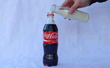 Cosa succede quando si mescolano 10.000 litri di Coca-Cola con bicarbonato di sodio?