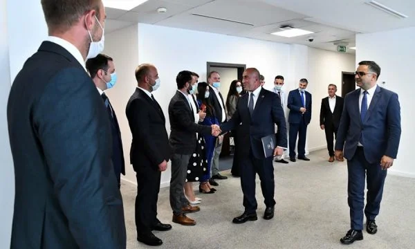 Para se të vizitojë Hotin, Haradinaj viziton njeriun e tij kryesor në Qeveri