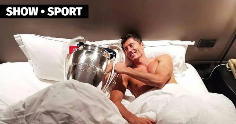Lewandowski u zgjua sot me trofeun e CL në shtrat