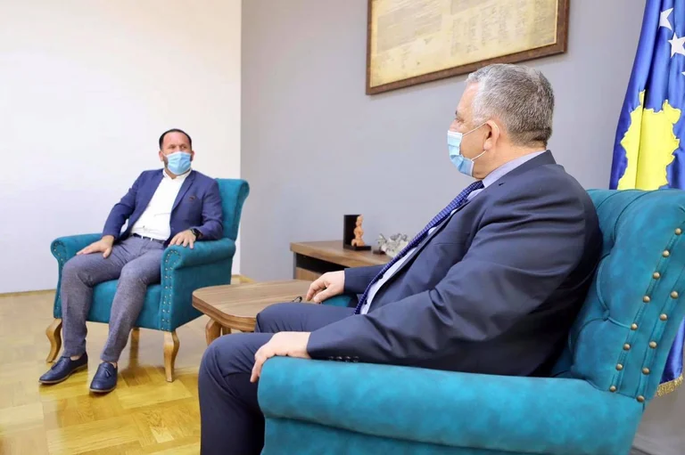 Agim Veliu takon Rukiqin e OEK-ut, i premton heqje kufizimesh për bizneset