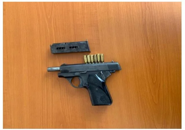 Organizoi aheng për ditëlindje, policia konfiskoi dy armë zjarri