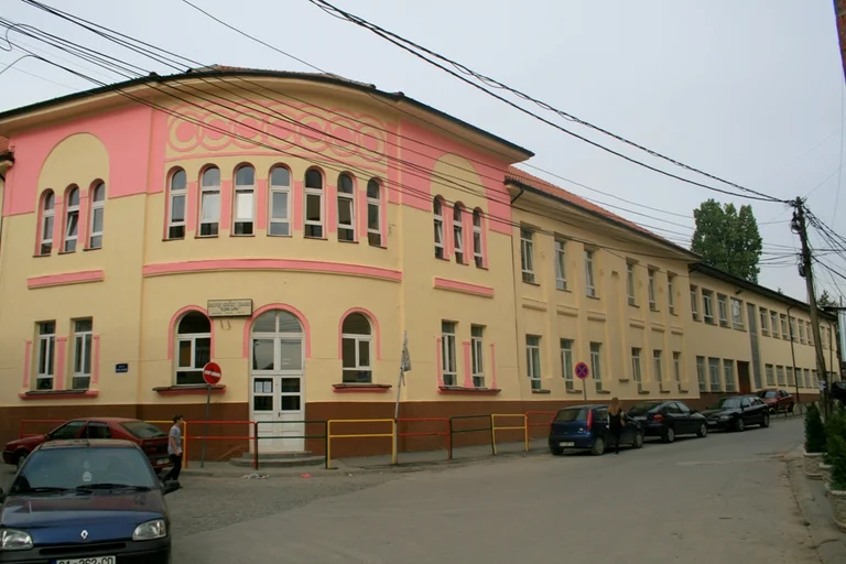 Klasa e parë dhe e dytë në Prishtinë çdo ditë mësim në shkollë, tri orë me nga 30 minuta