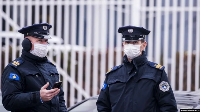 Policia e Kosovës paralajmëron protesta, punojnë 12 orë dhe u privuan nga pushimi vjetor