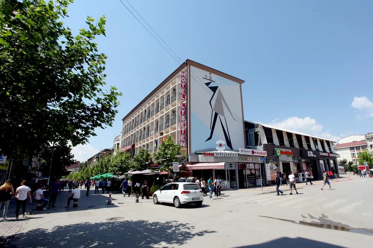 Aksidenti në Ferizaj/Vdes 64 vjeçarja që u godit nga vetura