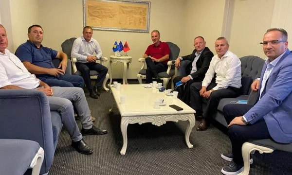 Limaj ia kthen Haradinajt: Ia merr disa anëtarë të partisë
