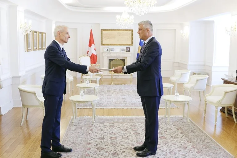 Presidenti Thaçi pranoi letrat kredenciale nga ambasadori i ri i Zvicrës