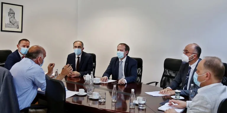 Hoti: Do të marrim masat e nevojshme për fillim të vitit të ri shkollor