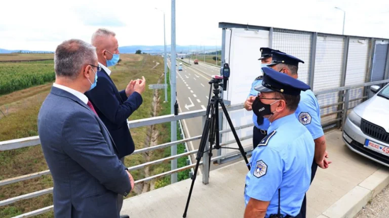Policia e Kosovës vendos radar me fotografi në autostradë