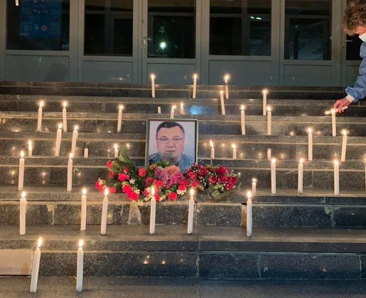 Gynäkologie Mitarbeiter Lichter Kerzen zu Ehren von Dr. Burim Krasniqi