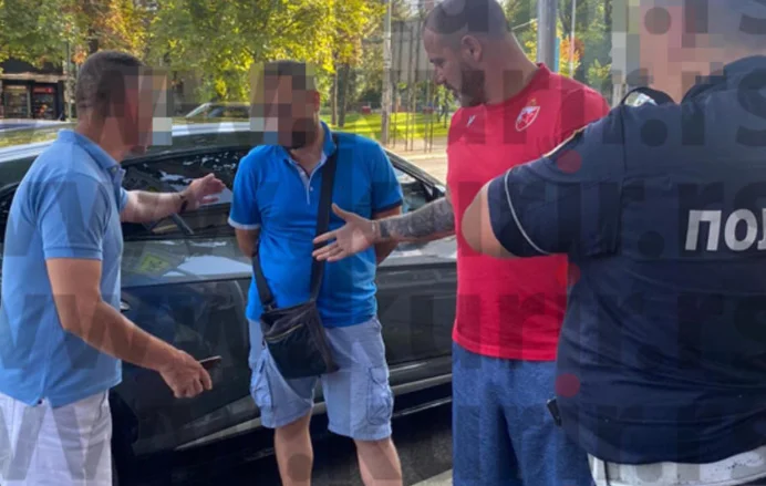 Er eilte zu einer Konferenz: Crvena Ziesda Trainer hat einen Lamborghini Unfall
