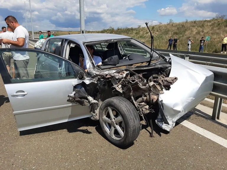Polizei: Sieben Menschen werden durch den Unfall auf der <x0 Autobahn verletzt...