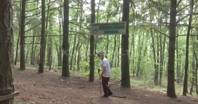 The 80-year-old man from Gjilan every day he walks 20 kilometers