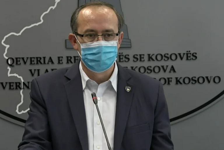 Kryeministri Hoti u testua tre herë për koronavirus