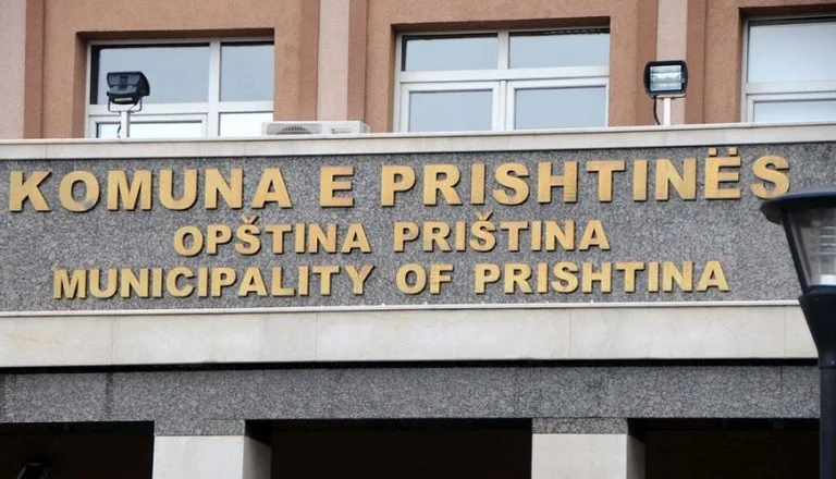 Pristina Gemeinde Appell: Nicht überqueren diese Straße