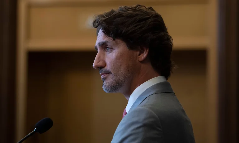 Trudeau accusé d'avoir fermé le Parlement pour couvrir le scandale de corruption
