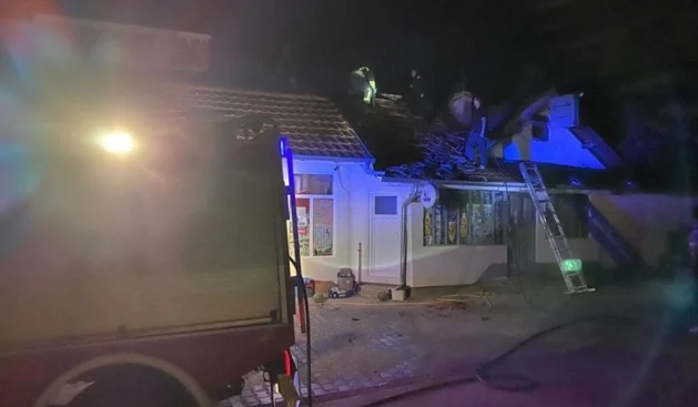 Feuer beinhaltete einen Markt im Dorf Sculerw Dorf Bucks