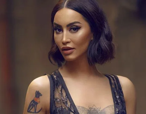 Dafina pozon joshëse në shtrat: Dukem më mirë nga ajo se çfarë kam kaluar