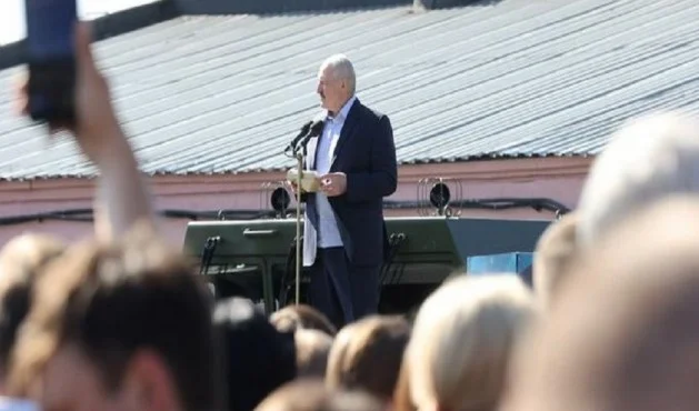 Lukashenko says Merkel called for talks, Chancellor and detente