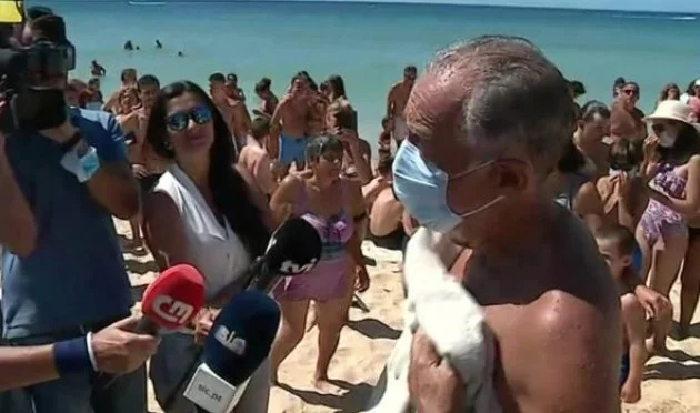 Portugals Präsident hilft, zwei Frauen am Meer zu retten