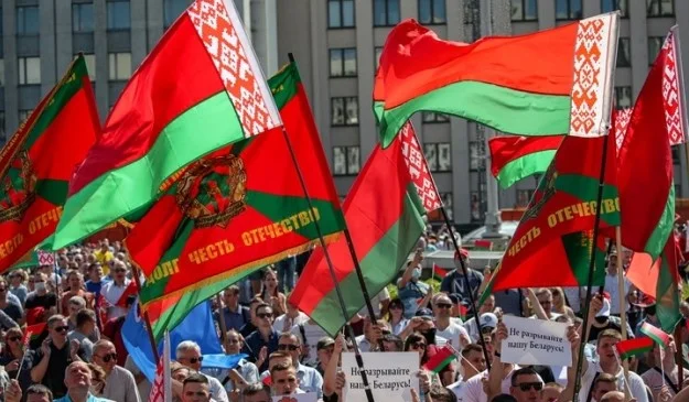 Les forces de l'OTAN sont à notre porte, la Russie offre une assistance militaire à Lucashencon