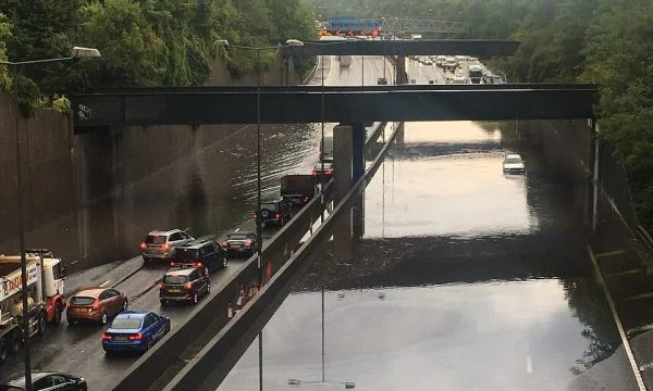 Heavy Floods in Britain, Hundreds of Waterhouses