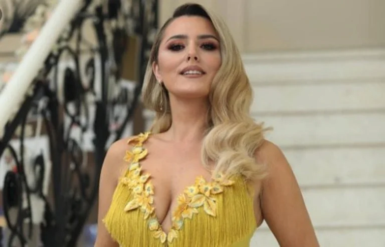 La chanteuse du Kosovo devient positive avec le coronaire