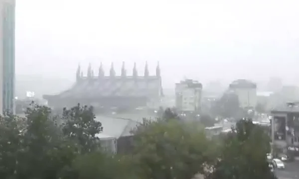 Powerful storm in Pristina, rain and strong winds