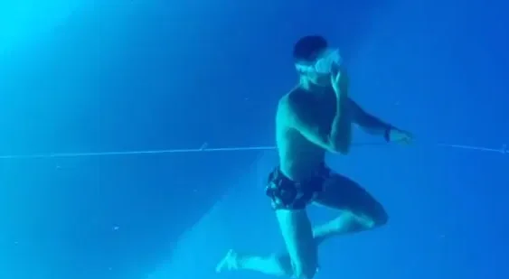 Ronaldo from football to diving, posts photos at the bottom of the ocean