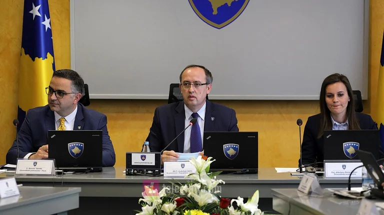Qeveria Hoti vlerësohet si jo-legjitime, zgjedhje të reja apo riformatim?