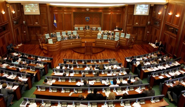 Le Parlement élit un autre membre du conseil de la RTK