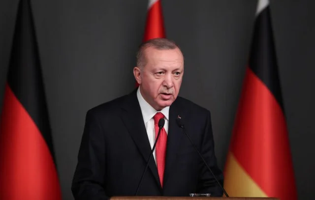 Erdogan: Chiunque cerchi di attaccarci pagherà un prezzo elevato