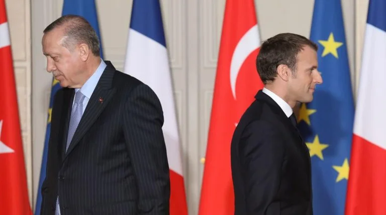 La France fait sortir l'armée et ramène la Grèce, Macron fort message Erdogan