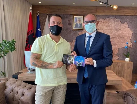 El presidente de Ferizaj después de tomar el disco: Mozzik merece aplaudir