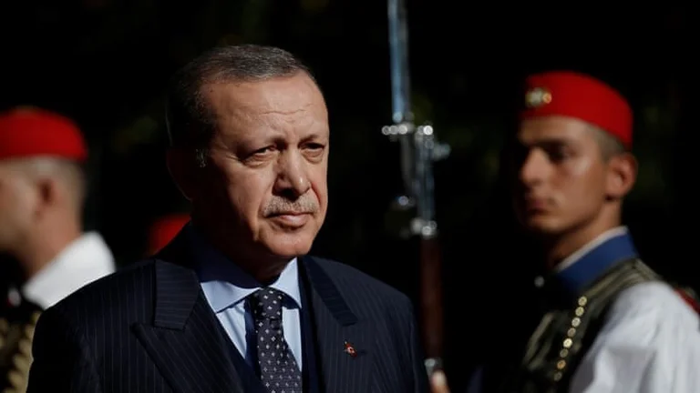 Tensions entre la Turquie et la Grèce : tir de gardes côtiers grecs sur le yacht turc