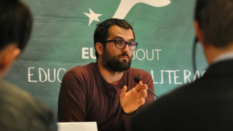 Marzen Gashi beschäftigt sich wieder mit dem Krieg im Kosovo, dieses Mal nennt sie ihre Helden Diebe.