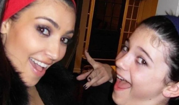 Kim Kardashian pubblica vecchie foto di Kyle Jenner, fan: Chi è questa ragazza?